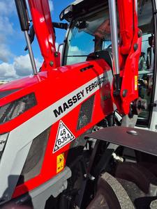 Tractor de Ruedas MASSEY FURGUSON 5S135 DYNA-4 4WD con Cargador FL3823 para Motor de 70HP, Joystick Electrónico, 3 Válvulas de Carrete, Bomba y Caja de Cambios - Product Image 5