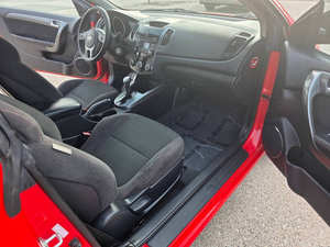 Auto Usado de Calidad a Precio Accesible, Kia Forte Koup SX 2010, Volante a la Izquierda - Product Image 4