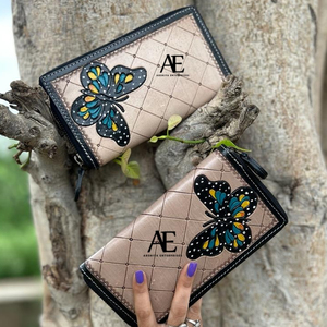 Porte-monnaie sculpté usiné à la main pochette étui de téléphone nouveau Design fleur multi utilisations portefeuilles en cuir occidental pour les femmes - Product Image 1