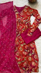 Venta al por mayor de suministro de fábrica Alia Cut Anarkali Kurtis Minimalista Kurti con cuello Comprar Kurtis Online India - Product Image 5