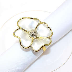 Anillos de Servilleta de Aluminio con Forma de Flor Dorada de Alta Calidad, Estilo Americano, Ecológicos, Accesorio de Lujo para Bodas y Fiestas, Venta al Por Mayor - Product Image 1