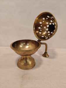 Quemador de Incienso Religioso de Latón Vintage, Hecho a Mano, Pulido, Aromaterapia Duradera de ROSHAN HANDICRAFTS - Product Image 2