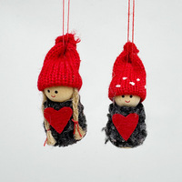 Fabrik-Großhandel Holz-Filz Handgefertigte Puppenförmige Weihnachtsbaum-Anhänger Ornament-Set mit 2 Stück Hängende Feiertagsdekorationen
