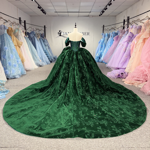 1530 Luxury <b>Emerald</b> Green Velvet Ball Gown 2026 Beaded Quinceanera <b>Dress</b> Prom Gown - Product Image 4