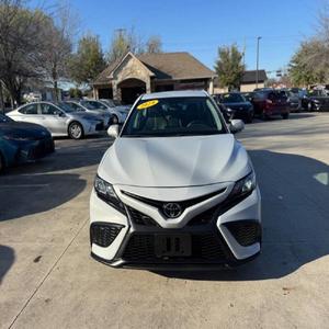 Toyota Camry SE Nightshade 2024 en EXCELENTE ESTADO - Product Image 1