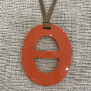 จี้ทำมือแฟชั่นใหม่ปี 2026 เครื่องประดับฮิปฮอปเพื่อสุขภาพสำหรับผู้หญิง ทำจากเขาสัตว์ส่วนใหญ่ - Product Image 1