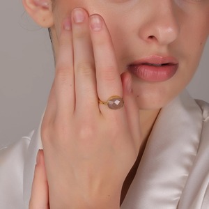 แหวนมูนสโตนสีเทามีสไตล์สำหรับการทำสมาธิทางจิตวิญญาณเครื่องประดับอินเดียสำหรับงานแต่งงานผู้จัดจำหน่ายชั้นนำ - Product Image 5