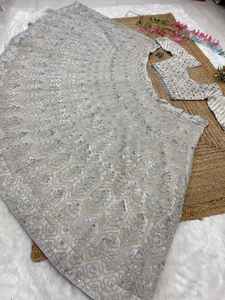 Colección Lehenga Choli de boda de diseñador más hermosa y de tendencia para fiestas de invierno - Product Image 5