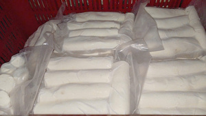 Cassava surgelée IQF, couleur blanche naturelle, pelée, tranchée, emballée sous vide, en vrac, conservée dans l'eau, goût naturel sucré - Product Image 4