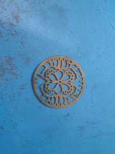 Cuentas de metal en relieve hechas a medida ideales para usar como colgantes y en joyería, también se puede usar en cinturones - Product Image 4