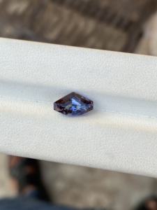 Certifié Rare Natural Tanzanite Bio Color Fancy Cut Shape Gemstone avec une excellente qualité de lustre, Zoisite naturel 1.97 Carat. - Product Image 5