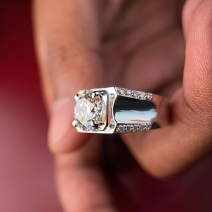 Bague de fiançailles unique pour homme en or 9 carats avec diamant Moissanite – Catégorie de produit unique - Product Image 2