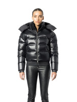Best-seller Veste courte à capuche et bouffante haute performance noire OEM pour femmes tricotée d'hiver remplie de polyester matelassé