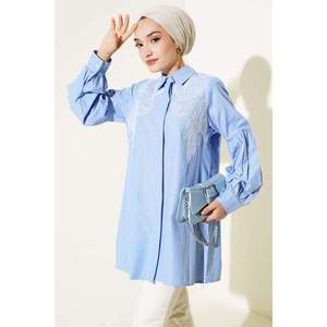 Camisa a rayas con detalle de encaje en la parte delantera azul - Product Image 1