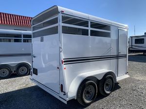 Remorque pour bétail pour 2 chevaux avec cadre en acier robuste Remorque pour chevaux ventilée et sécurisée pour l'utilisation à la ferme, au ranch et en équitation - Product Image 5