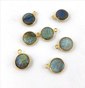 Pendentif en labradorite sculpté en forme de fleur, 10 mm rond, pierre précieuse gravée, plaqué or, charme pour la fabrication de bijoux, vente en gros - Product Image 1
