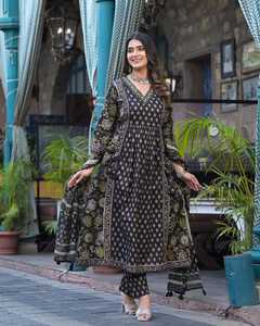 Ensemble de costumes afghans à fleurs bleu marine entièrement brodés pour femmes, vêtements de mariage et de fête de l'Inde - Product Image 2