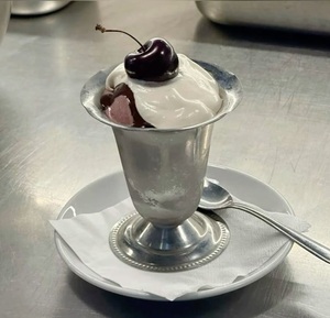 Stainless steel <b>ice</b> <b>cream</b> scoop with easy grip handle rust resistant surface and sleek finished for long term use - Product Image 1