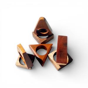 Ensemble d'anneaux de serviette en bois ovales arrondis avec finition polie lisse pour un style de table moderne et naturel, unique - Product Image 2