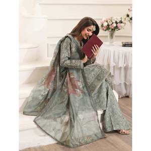 Collection Mohagani 3 pièces en mousseline de soie, chemise imprimée et brodée pour le printemps/été avec dupatta en soie et pantalon imprimé - BIC-008 - Product Image 5