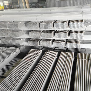 Profesional 100x100x5 Q235 35mm Acero al carbono ranurado Galvanizado Barra de acero estructural de ángulo igual para doblar y soldar - Product Image 4