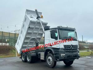 Camión Volquete Mercedes Benz Arocs 4048 6x4 Usado 2023, Euro 6, Diésel, Volante a la Izquierda, Camión Volquete Pesado de Servicio Pesado - Product Image 2