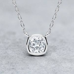 1.00 Carat Coussin Taille E-F/VVS-VS Moissanite Diamant Lunette Ensemble Solitaire Pendentif Fabriqué en 950 Platine Pour Elle - Product Image 4