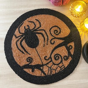 Napperon perlé Chargeur rond fait à la main pour salle à manger de luxe et décor de vacances Pièce unique perlé à la main, napperon, pendaison de crémaillère - Product Image 1