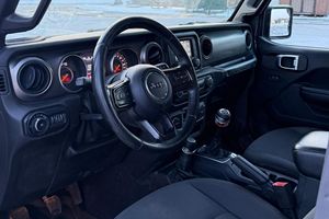Jeep Wrangler Unlimited Sport 4x4 2018 en buen estado - Product Image 2