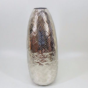 Design floral indien Vase en relief Matériau en aluminium Couleur argent Organisateur de stockage de fleurs créatif fait à la main au prix de gros - Product Image 2