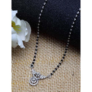 Compre una Cadena de Mangalsutra de Plata Pura con Cuentas Geométricas y Baño de Oro, un Regalo Religioso de Boda para Esposa con Diamantes y Perlas - Product Image 2
