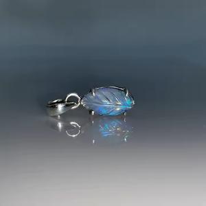 จี้โอปอลธรรมชาติทำด้วยมือไฟสีฟ้าโอปอลเอธิโอเปียนแกะสลักสไตล์วินเทจ925เงินสเตอร์ลิงของขวัญครบรอบทองเหลือง - Product Image 3