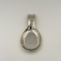 Nouveauté, repose-cuillère au design unique, design martelé avec finition polie miroir, repose-cuillère par R B Overseas au prix le plus bas en Inde