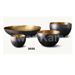 Cuenco para servir alimentos de metal sólido negro martillado con latón plateado para decoración de mesa de comedor - Product Image 1
