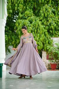 Vestido Anarkali de diseñador más vendido en seda Vichitra para fiestas tradicionales, disponible al mejor precio desde India. - Product Image 4