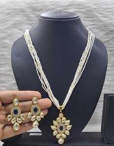 Conjunto Kundan chapado en oro de calidad superior de lujo Conjunto de collar elegante con pendientes Aspecto de piedra para compromiso o boda para mujer - Product Image 5
