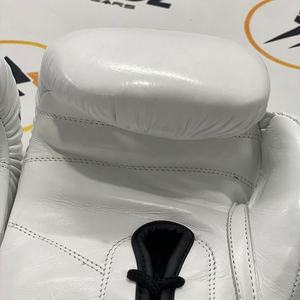 Guantes de Boxeo Fairtex Glory Blancos Personalizados de Primera Calidad, con Cordones, para Entrenamiento Profesional, Cómodos, de Cuero Genuino con Protección UV - Product Image 6