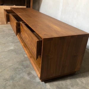 Meuble TV en teck massif de style moderne du milieu du siècle avec 3 tiroirs et étagère ouverte, console longue à profil bas, meuble multimédia pour salon - Product Image 3