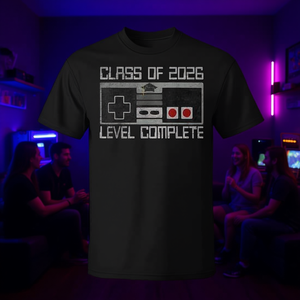 T-shirt Promozionale di Laurea Senior Completa per Gamer - Classe 2026 - Product Image 3