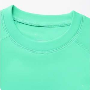 เสื้อรัดกล้ามเนื้อสำหรับผู้ชาย MMA คุณภาพสูง พิมพ์โลโก้ตามสั่ง น้ำหนักเบา ป้องกันแสงแดด UPF50+ ระบายอากาศ แห้งเร็ว ผลิตจากผ้าสแปนเด็กซ์/โพลีเอสเตอร์ - Product Image 5