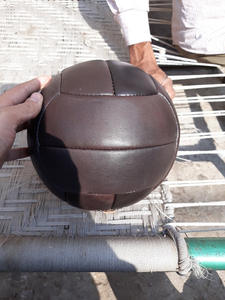 Balones de Fútbol de Cuero Vintage - Product Image 2