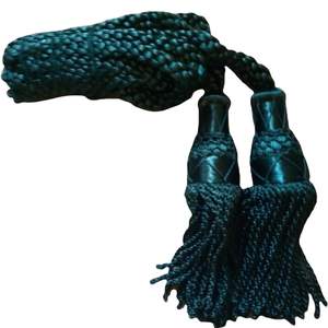 Deux attaches de rideaux de style classique avec pompons, attaches de rideaux en corde à pompons dorés couleur moutarde, cordons en soie noirs et dorés - Product Image 3