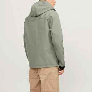 Chaqueta premium de tejido softshell cálido, diseñada para excursionistas, ciclistas y corredores que necesitan comodidad y protección al aire libre. - Product Image 4