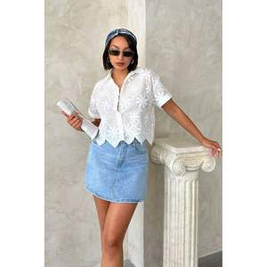 Blusa y Camisa Bordada para Mujer, Diseño Elegante y Personalizable para Mayor Comodidad y Estilo - Product Image 5