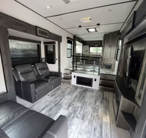 Caravane RV d'occasion 2021 F-o-r-e-s-t R-i-v-e-r A-r-c-t-i-c W-o-l-f 3550S-U-I-T-E 4x4 pour voyages - Product Image 4
