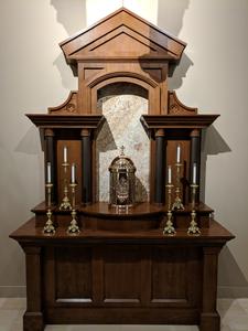 Altar clásico de madera de teca tallado a mano para el hogar Altar cristiano de madera con estatua de Jesús Santuario de Jesús en acabado de madera clásico - Product Image 5