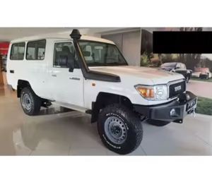 LandCruisers Usados en Excelentes Condiciones en Venta, Motor Diésel, Volante a la Derecha, Asientos de Cuero Oscuro, Tracción Trasera, Control de Crucero Adaptativo - Product Image 2