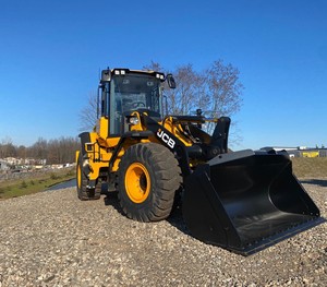 Cargadora compacta sobre orugas JCB 3TS-8T de 74 HP con brazo telescópico, entrega rápida para construcción y agricultura, en venta. - Product Image 1