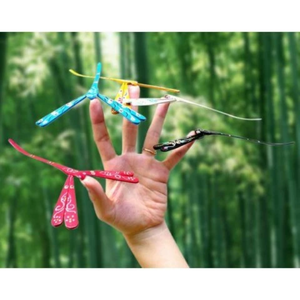 Juguete Tradicional de Libélula Pintada a Mano en Bambú, Artesanía Ecológica para Regalo y Souvenir de Navidad, Hecho en Vietnam - Product Image 4