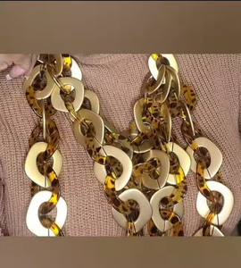 Colliers en résine faits à la main Style ange de mode artistique avec imprimé animal poli et détail de paillettes prêt pour la personnalisation - Product Image 5